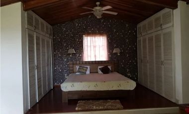 SE ALQUILA CASA EN LAS CUMBRES