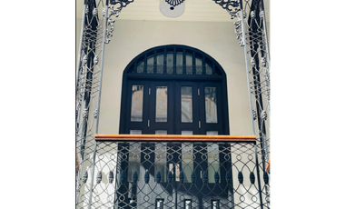 Casa en Avenida A de Sagrada Familia en Casco Viejo