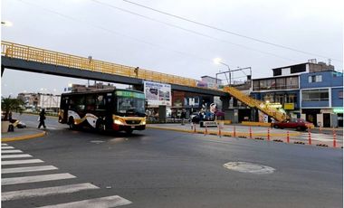 SMP CASA COMO TERRENO CERCA DE AVENIDA PERÚ