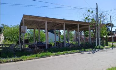 Lote con mejoras Calle Padre Mario Pantaleo esq Pto. Argentino