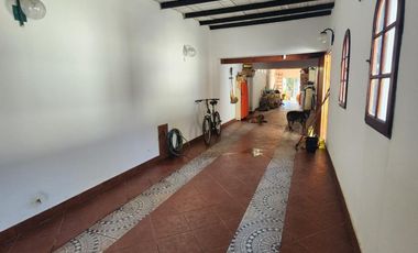 GRAN PROPIEDAD CON MUCHÍSIMO FONDO VERDE