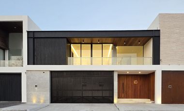 Casa en VENTA de LUJO CON ALBERCA Fraccionamiento PLAYAS DEL CONCHAL