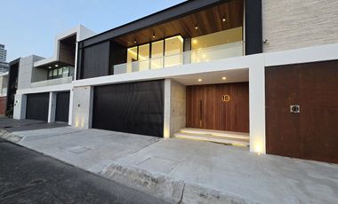 Casa en VENTA de LUJO CON ALBERCA Fraccionamiento PLAYAS DEL CONCHAL