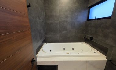 Casa en VENTA de LUJO CON ALBERCA Fraccionamiento PLAYAS DEL CONCHAL