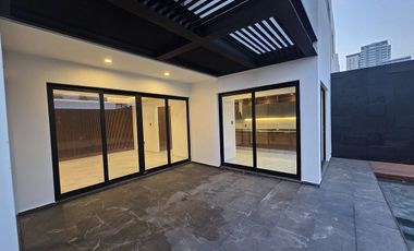 Casa en VENTA de LUJO CON ALBERCA Fraccionamiento PLAYAS DEL CONCHAL