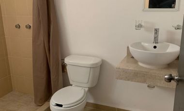 casa de 2 recámaras y 3 baños en renta en playa del carmen en real amalfi con seguridad 24hrs y casa club con gimnasio