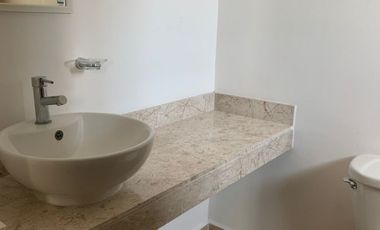 casa de 2 recámaras y 3 baños en renta en playa del carmen en real amalfi con seguridad 24hrs y casa club con gimnasio
