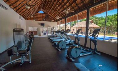 casa de 2 recámaras y 3 baños en renta en playa del carmen en real amalfi con seguridad 24hrs y casa club con gimnasio