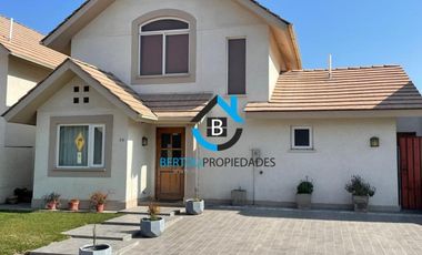 VENDE  CASA EN BUIN