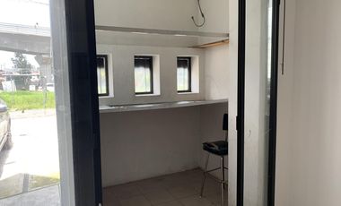 Local en  Renta en Av. Las Torres esq Heriberto Enriquez