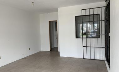 Local en  Renta en Av. Las Torres esq Heriberto Enriquez