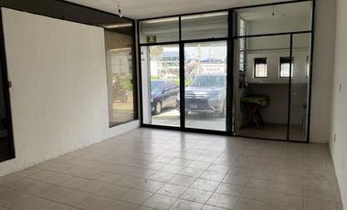 Local en  Renta en Av. Las Torres esq Heriberto Enriquez