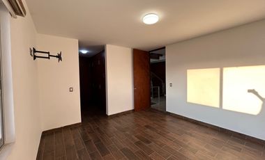 CASA EN VENTA AL NORTE EN 422