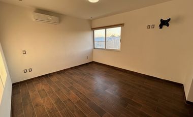 CASA EN VENTA AL NORTE EN 422