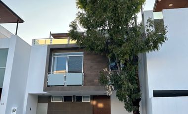 CASA EN VENTA AL NORTE EN 422