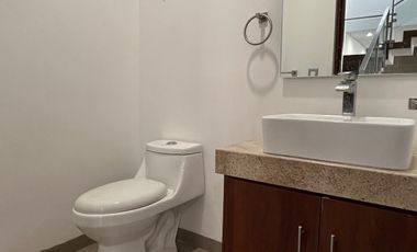 CASA EN VENTA AL NORTE EN 422