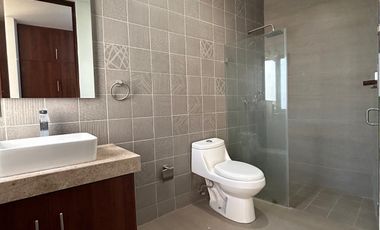 CASA EN VENTA AL NORTE EN 422