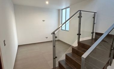 CASA EN VENTA AL NORTE EN 422