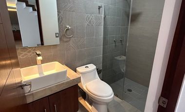 CASA EN VENTA AL NORTE EN 422