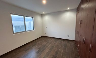 CASA EN VENTA AL NORTE EN 422