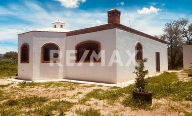 CASA Y 3 DEPARTAMENTOS EN PROPIEDAD DE 1,216 M2 EN GUANAJUATO