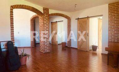 CASA Y 3 DEPARTAMENTOS EN PROPIEDAD DE 1,216 M2 EN GUANAJUATO