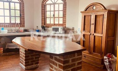 CASA Y 3 DEPARTAMENTOS EN PROPIEDAD DE 1,216 M2 EN GUANAJUATO