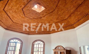 CASA Y 3 DEPARTAMENTOS EN PROPIEDAD DE 1,216 M2 EN GUANAJUATO