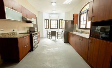 CASA EN EL DORAL SEMIAMOBLADA 4 RECAMARAS COSTA SUR YL