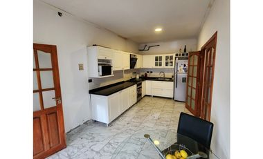 CHALET 5 AMBIENTES A RECICLAR VILLA PRIMERA