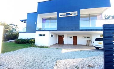 Casa en Arriendo en Llanogrande unidad cerrada