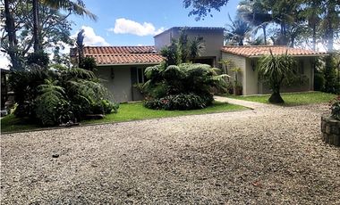 Venta Casa finca 18.000 m² con 20 pesebreras – Rionegro, Capiro