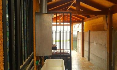 Casa en Venta en Miguel Fuentes Aguayo con Vicuña Mackenna. C2J