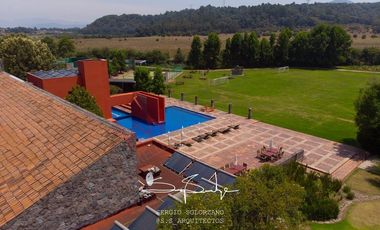 Spectacular house in Valle de Bravo, nest in a lakefront, forest lot sorrounded by natural springs.