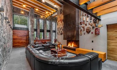 Spectacular house in Valle de Bravo, nest in a lakefront, forest lot sorrounded by natural springs.