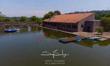 Spectacular house in Valle de Bravo, nest in a lakefront, forest lot sorrounded by natural springs.