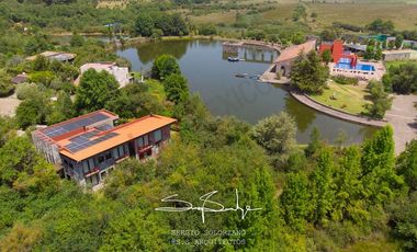 Spectacular house in Valle de Bravo, nest in a lakefront, forest lot sorrounded by natural springs.