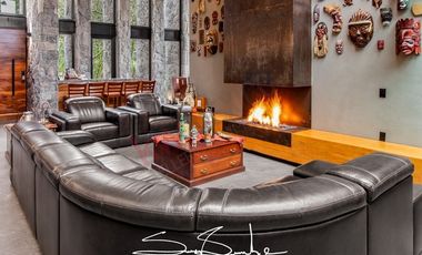 Spectacular house in Valle de Bravo, nest in a lakefront, forest lot sorrounded by natural springs.