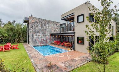 Spectacular house in Valle de Bravo, nest in a lakefront, forest lot sorrounded by natural springs.