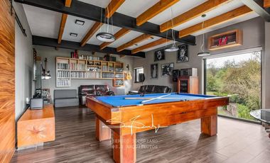 Spectacular house in Valle de Bravo, nest in a lakefront, forest lot sorrounded by natural springs.