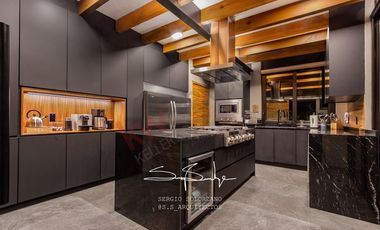 Spectacular house in Valle de Bravo, nest in a lakefront, forest lot sorrounded by natural springs.