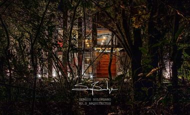 Spectacular house in Valle de Bravo, nest in a lakefront, forest lot sorrounded by natural springs.