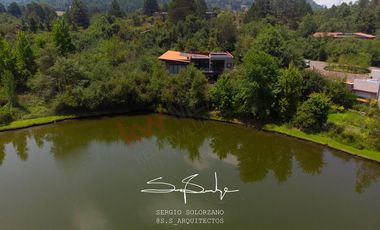Spectacular house in Valle de Bravo, nest in a lakefront, forest lot sorrounded by natural springs.