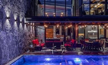 Spectacular house in Valle de Bravo, nest in a lakefront, forest lot sorrounded by natural springs.
