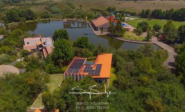 Spectacular house in Valle de Bravo, nest in a lakefront, forest lot sorrounded by natural springs.