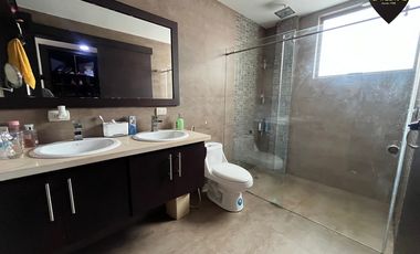 Casa de venta en Av. Del Tejar – código:21409