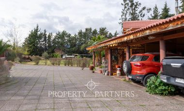 Casa en venta en Pirque: amplios espacios, piscina y gran quincho