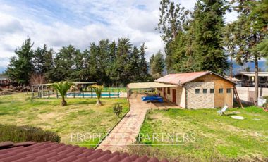 Casa en venta en Pirque: amplios espacios, piscina y gran quincho