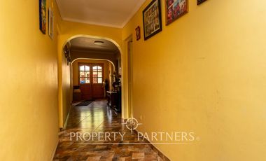 Casa en venta en Pirque: amplios espacios, piscina y gran quincho