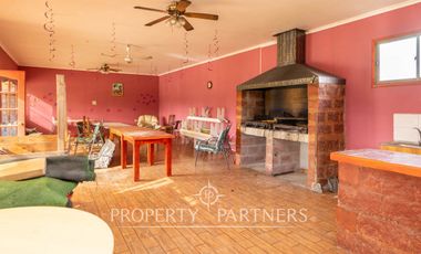Casa en venta en Pirque: amplios espacios, piscina y gran quincho